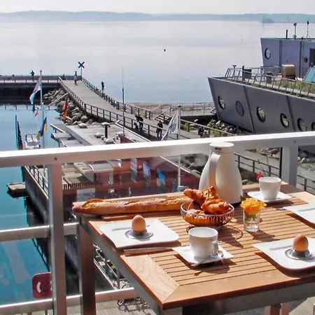 25, Pier 25, Apartmenthaus Hafenspitze Blickrichtung Offene Seestrand * 埃肯弗德