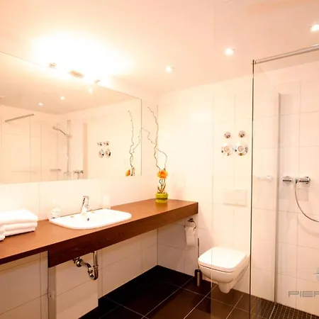 25, Pier 25, Apartmenthaus Hafenspitze Blickrichtung Offene Seestrand *